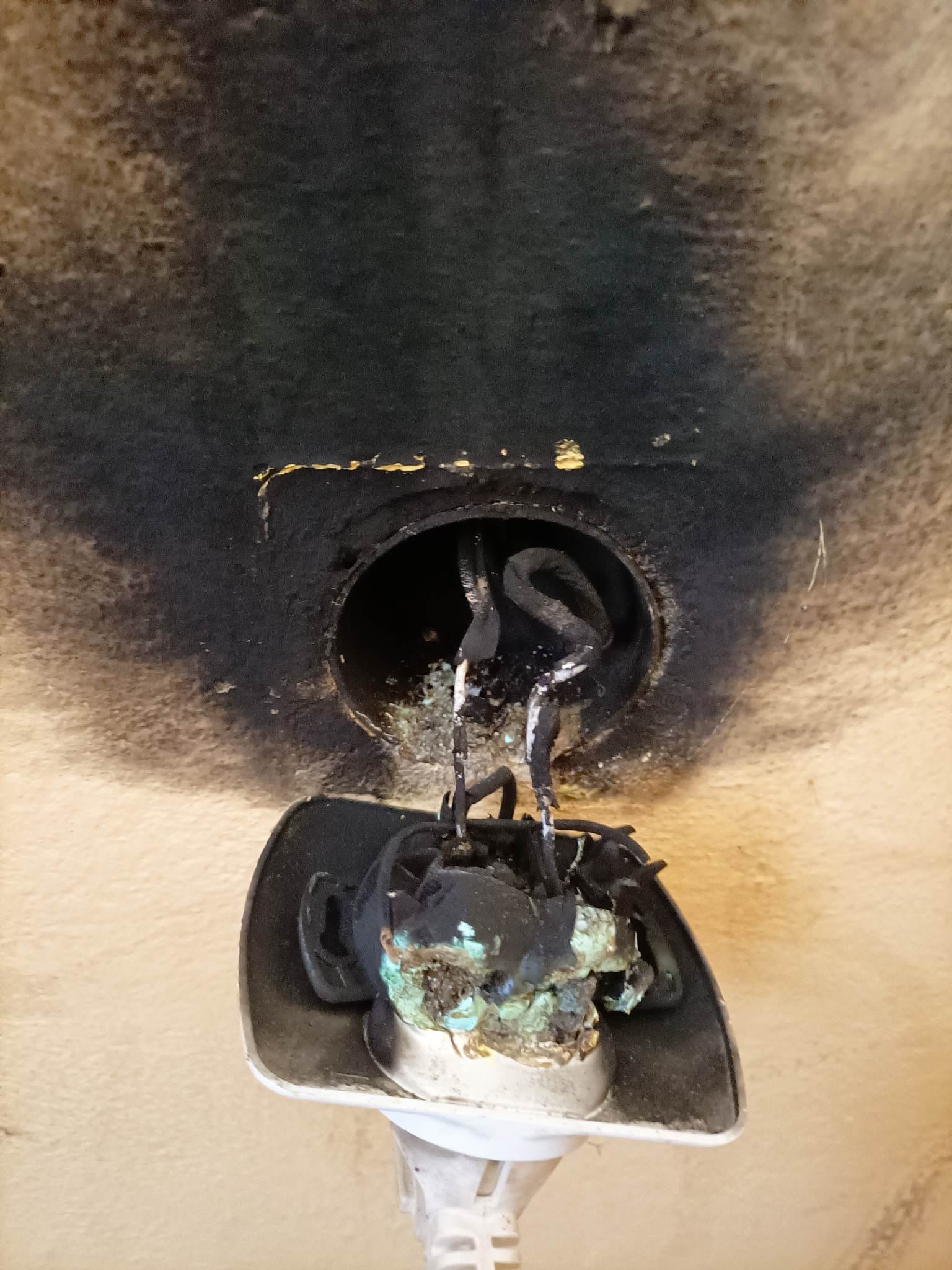 Spalona puszka aluminiowa